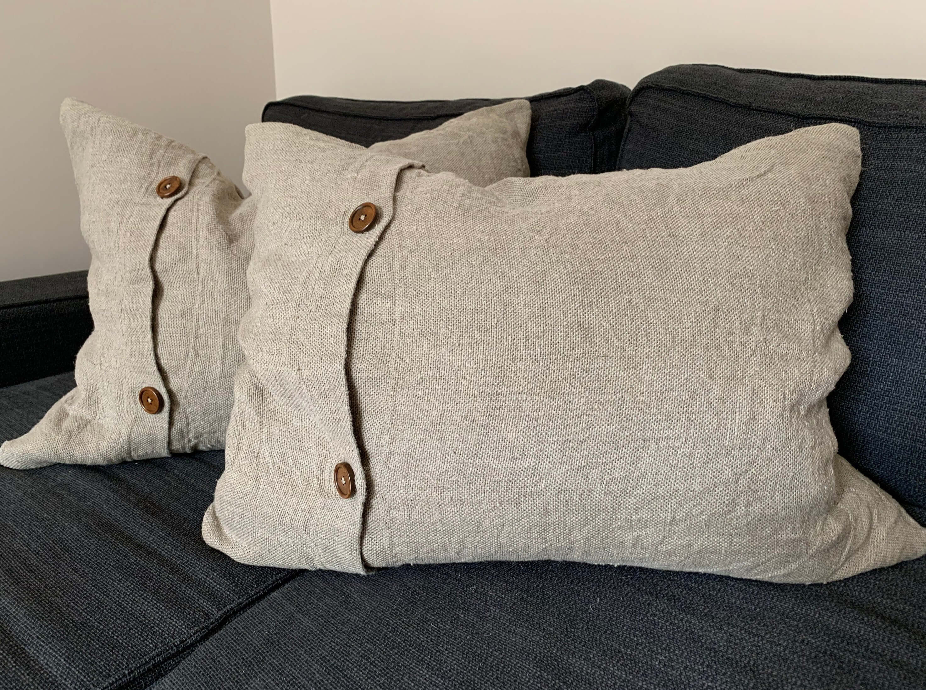 Pillowcase with clearance buttons